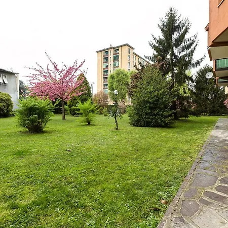 Renewed Balcony Flat With Garden Lägenhet Milano