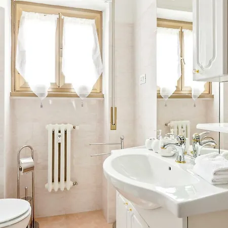 Renewed Balcony Flat With Garden Appartement Milan