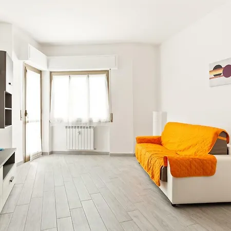 Renewed Balcony Flat With Garden Milan